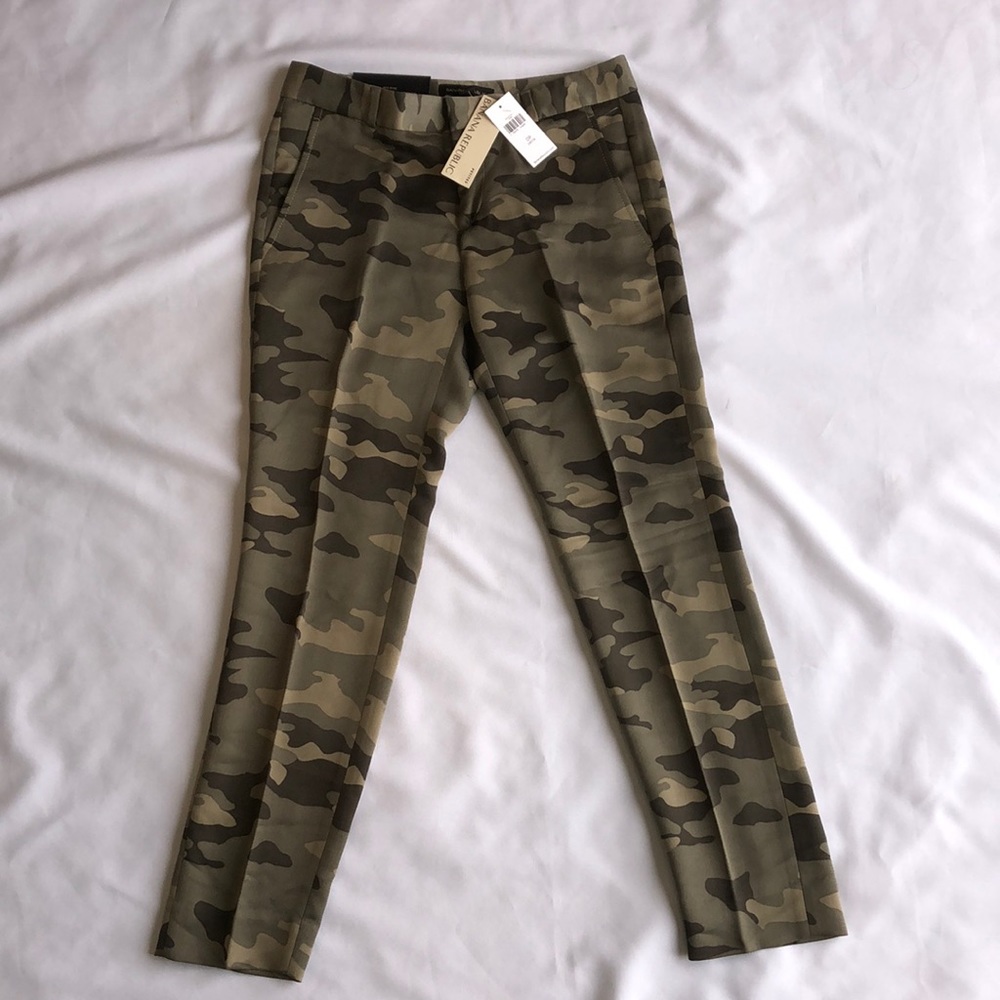BANANA REPUBLIC RYAN Camouflage Silky Trousers sz 0 Petite